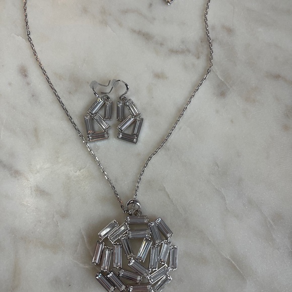 Swarovski touchstone crystal pendant necklace set - Picture 4 of 5